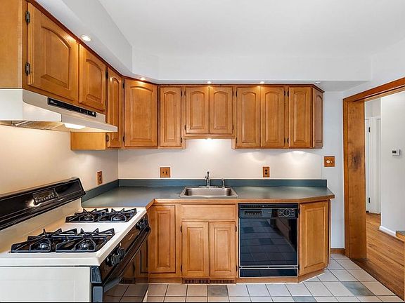 5th image of 2933 N Alexander Ave