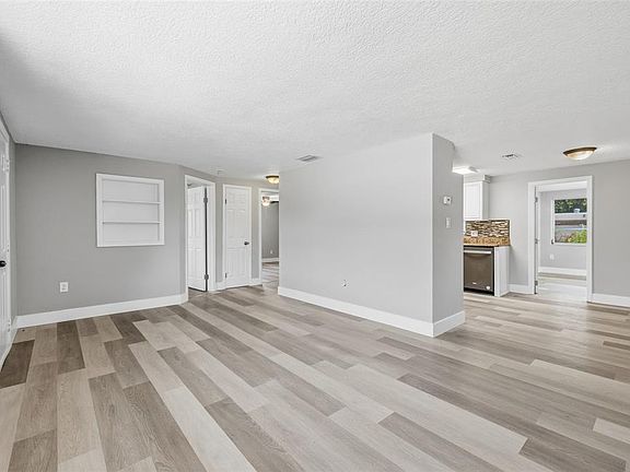 4th image of 6150 Emerald Dr