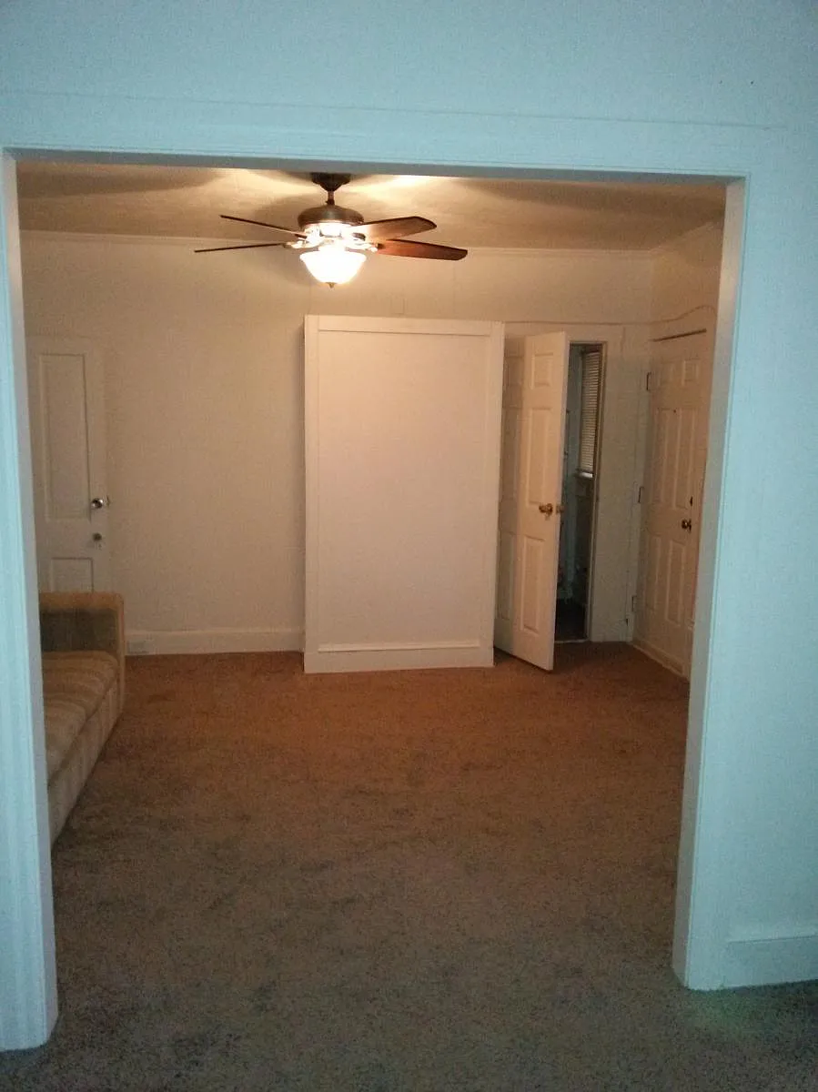 Living Room - 102 N Repauno Ave #6