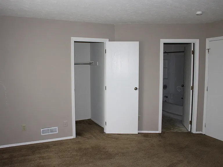 2465 Cross Village Dr — Photo 9