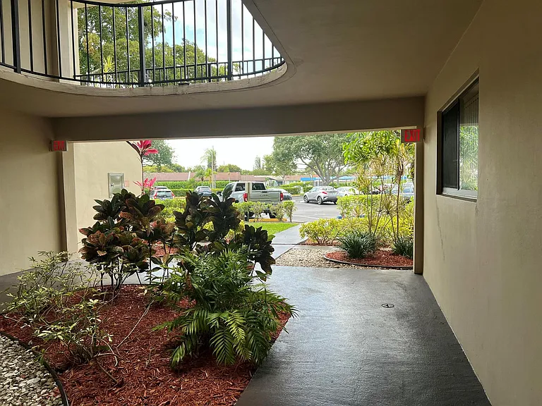 5220 Las Verdes Cir #101 — Photo 5