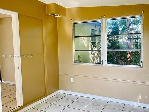 4th image of 1400 NE 40th Ct
