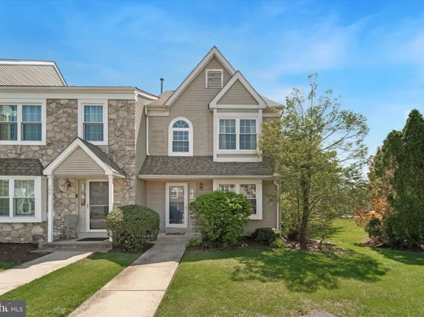 711 Heather Ln, Upper Chichester, PA 19014