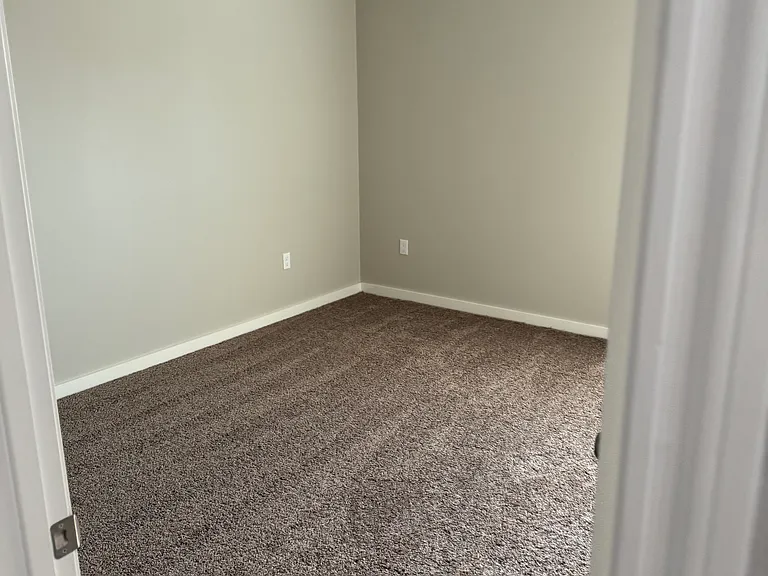 409 10th Ave — Photo 16