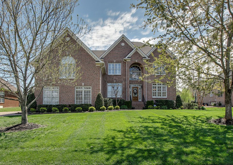 Gorgeous 5 bed/5 bath home!