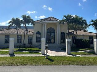 9940 SW 38th St, Miami, FL 33165