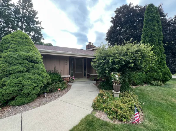 706 Anton Rd, Hartland, WI 53029