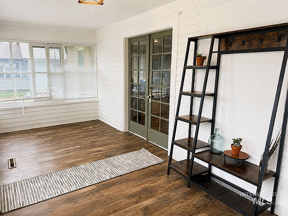 5th image of 1015 E St