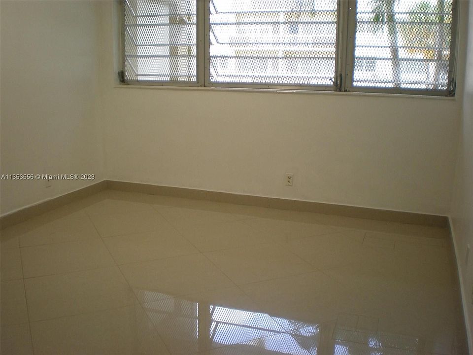 1st image of 1460 NE 169th St APT 106