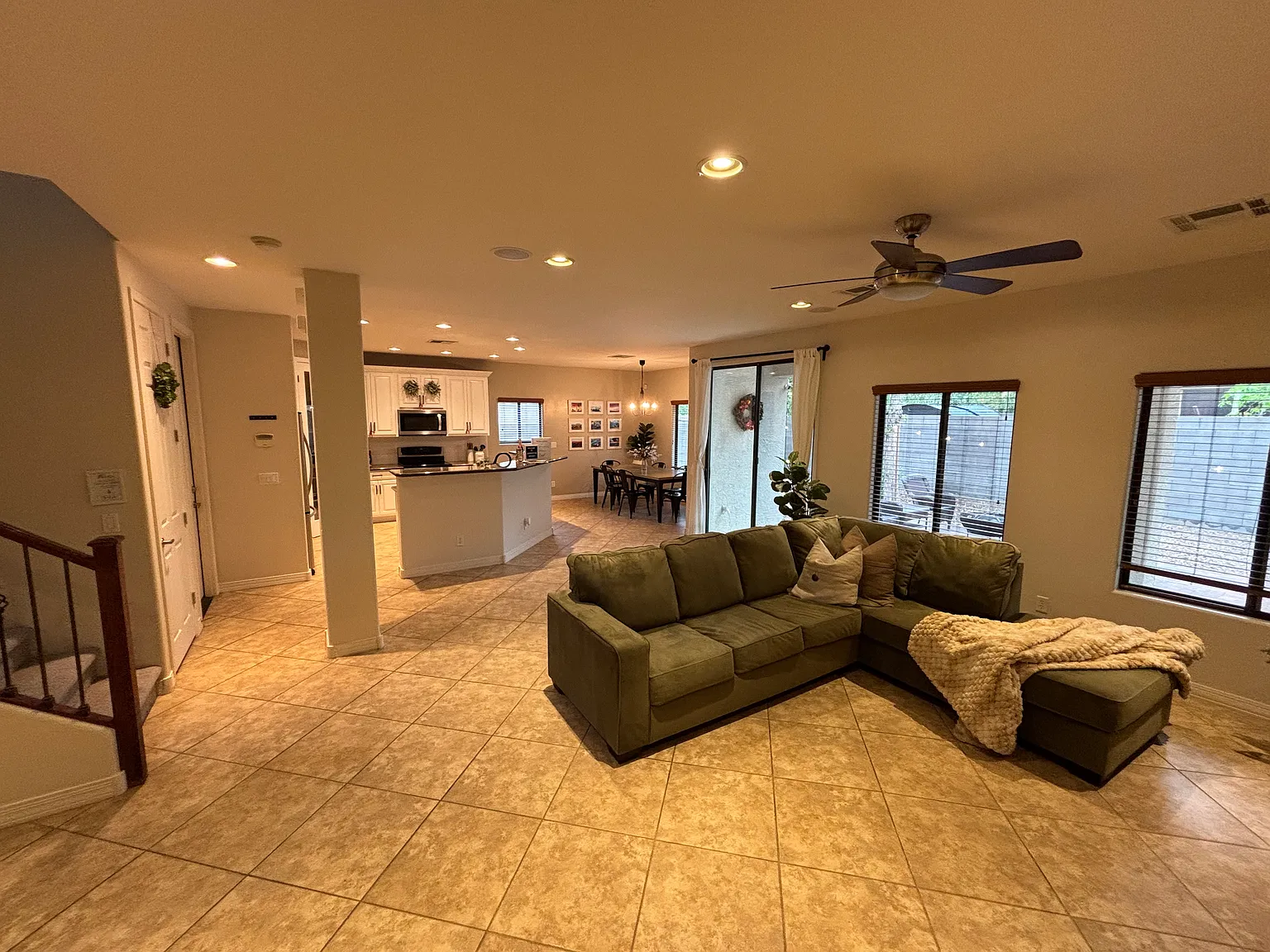 4 bed, 1990 sqft, $2,350 — Photo 3