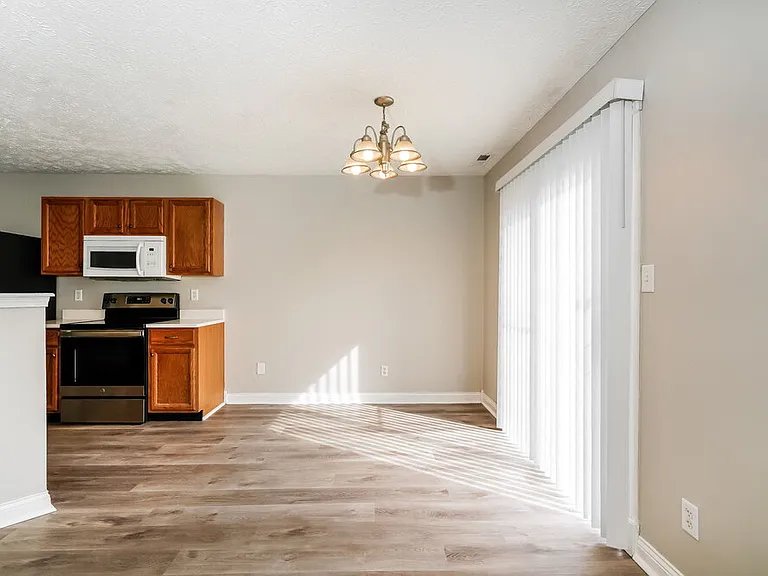 4487 Connaught East Dr — Photo 7