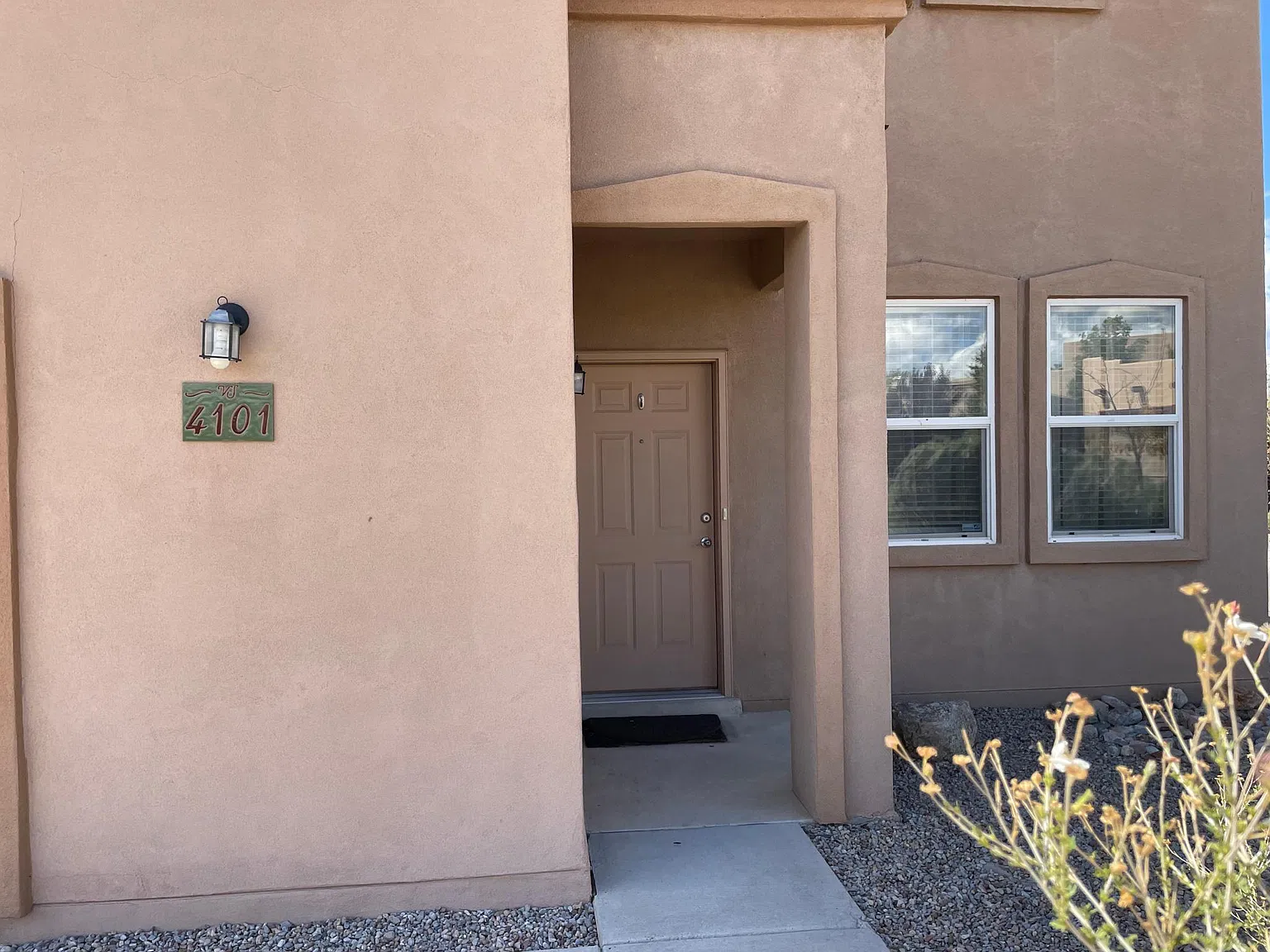4 bed, 2.5 bath, 2986 sqft, $3,800 — Photo 2