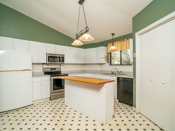 2nd image of 109 Goldenrod Rd