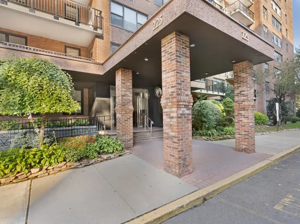 225 Saint Pauls Ave APT 4A, Jersey City, NJ 07306