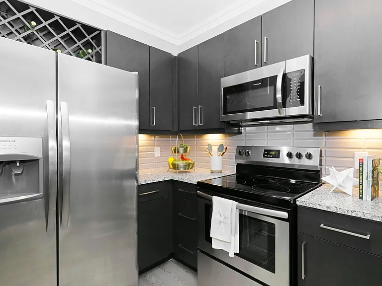 9123 Crescent Clover Dr — Photo 7