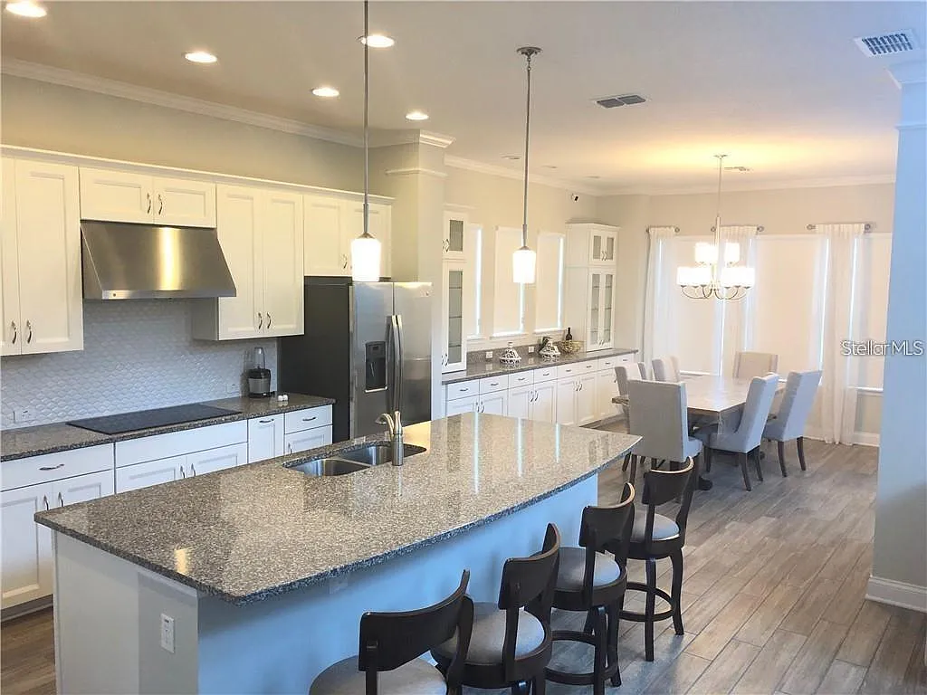 4 bed, 3.0 bath, 2462 sqft, $4,900 — Photo 3