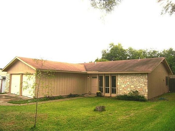 2nd image of 7810 Hollow Oak St