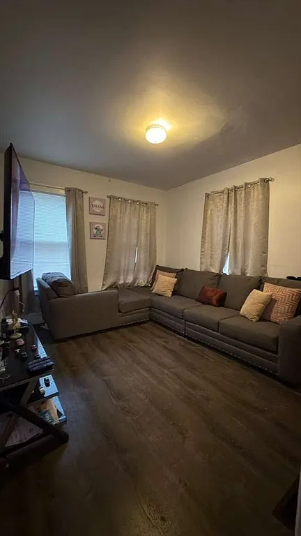 1 bed, 1.0 bath, $1,700 — Photo 2