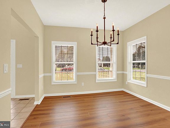 5th image of 22 Coventry Dr