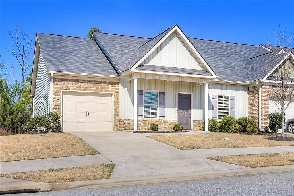 3 bed, 1338 sqft, $1,650 — Photo 3