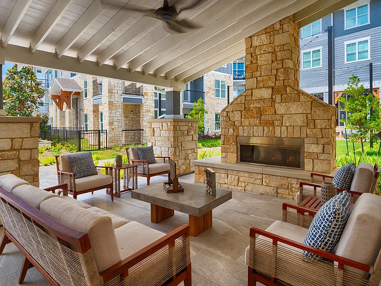 Lakeside Row Apartments — Photo 7