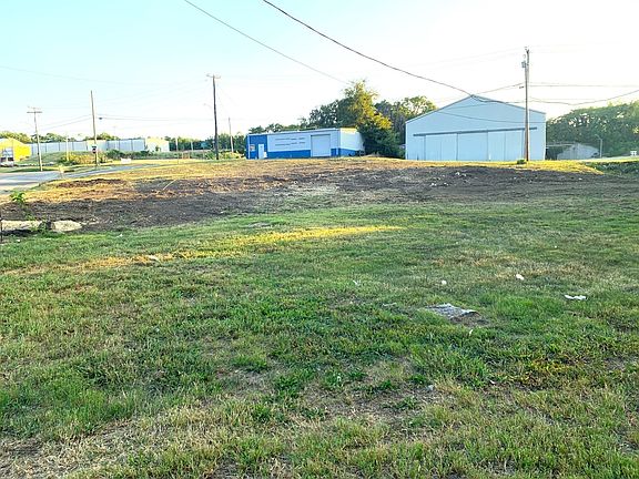 4th image of 117 Cemetery Ave