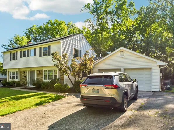 8715 Crestmont Ln, Laurel, MD 20708
