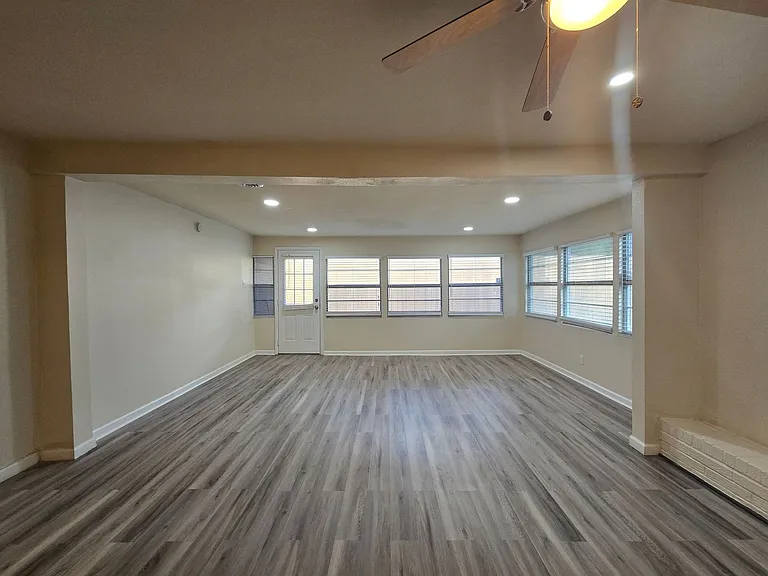 501 W Voelter Ave — Photo 8