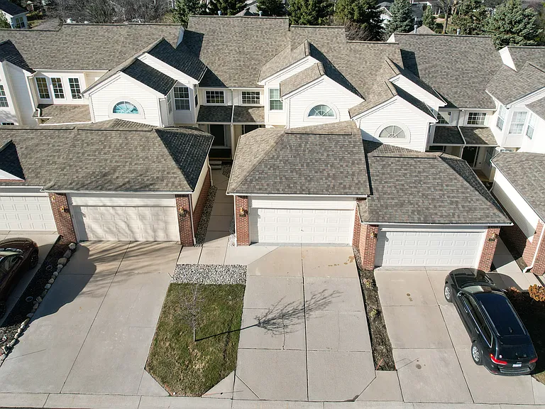 2514 Boulder Ln — Photo 2
