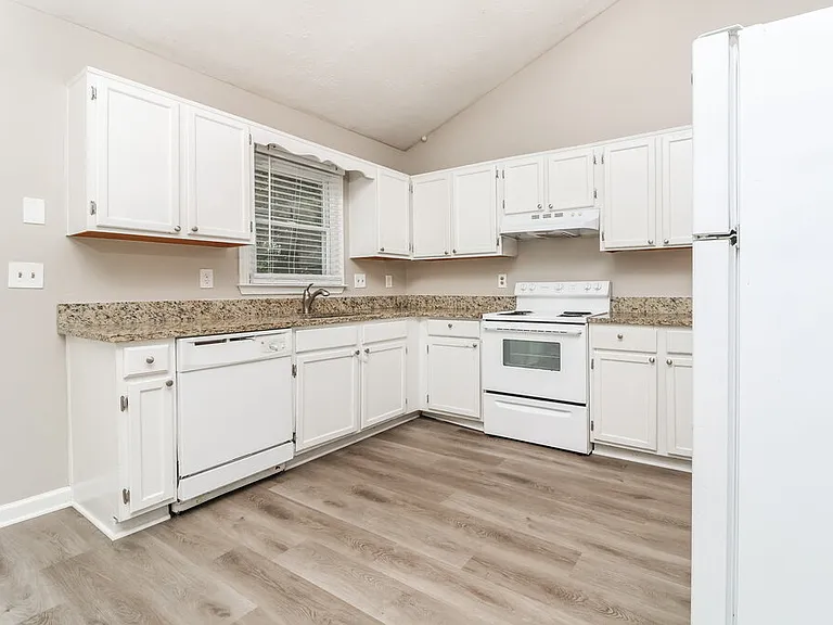 3106 Calumet Cir NW — Photo 13