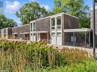 1324 N Sandburg Ter, Chicago, IL