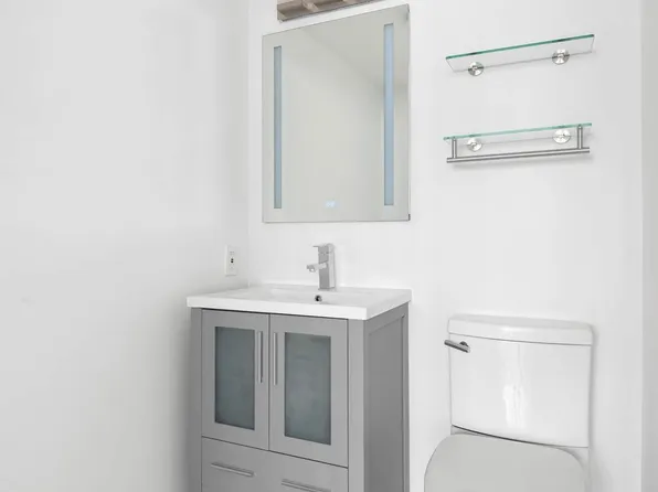 224 East 52nd Street image 11 of 23