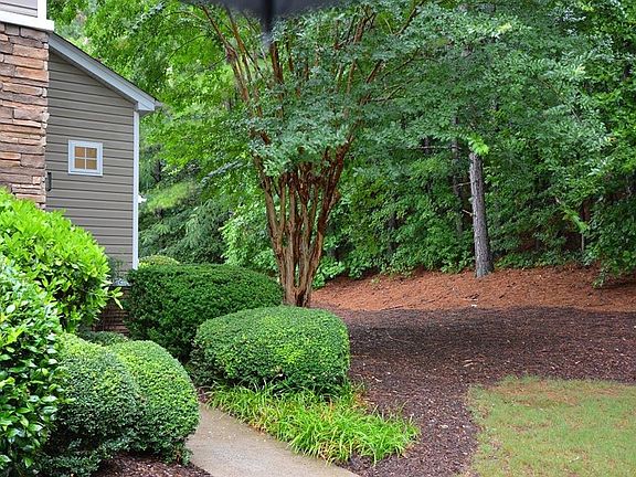 3rd image of 119 W Oaks Ct