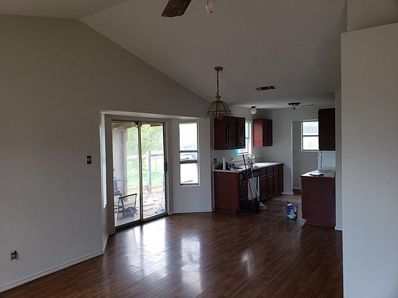 3rd image of 909 Haynes Dr