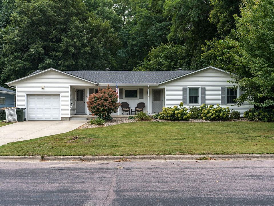 1st image of 828 Lower Johnson Cir