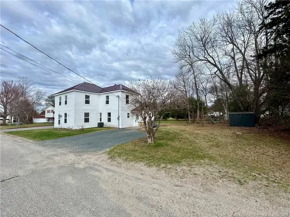 16 Highfield St, Miramichi, NB E1N 4J2