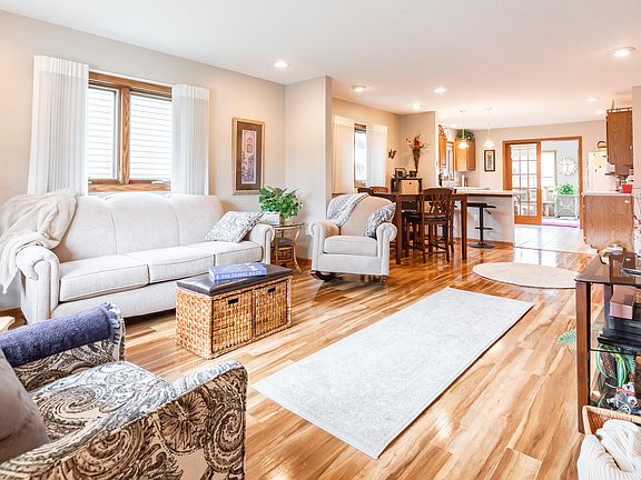 2nd image of 3315 Rosehill Pl