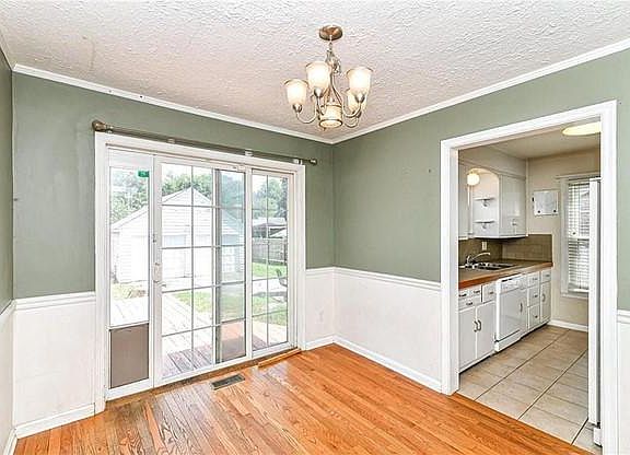 5th image of 5915 Norwaldo Ave