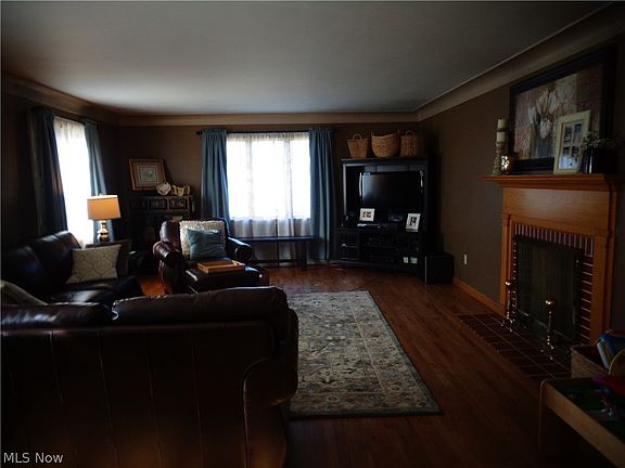 3rd image of 1393 Waverly Dr NW