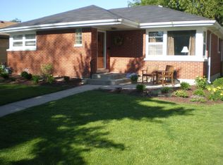 976 S Hillside Ave, Elmhurst, IL 60126