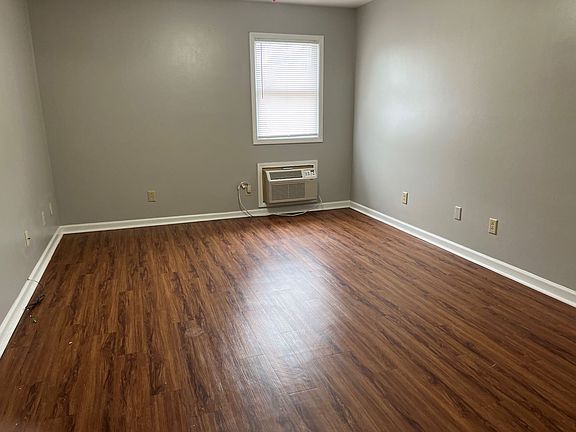 2nd image of 115 Sable Ave APT J