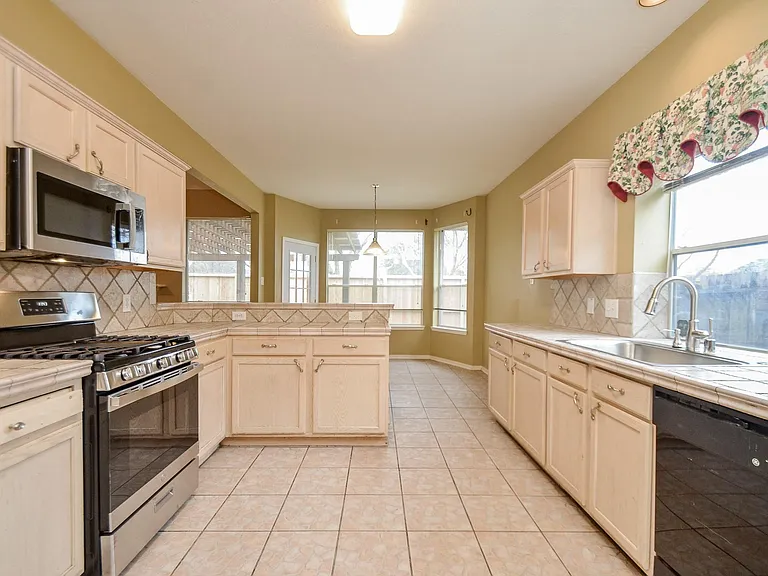 12811 Candace Ct — Photo 8