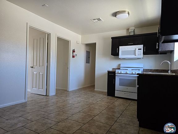 2nd image of 942 E St #3