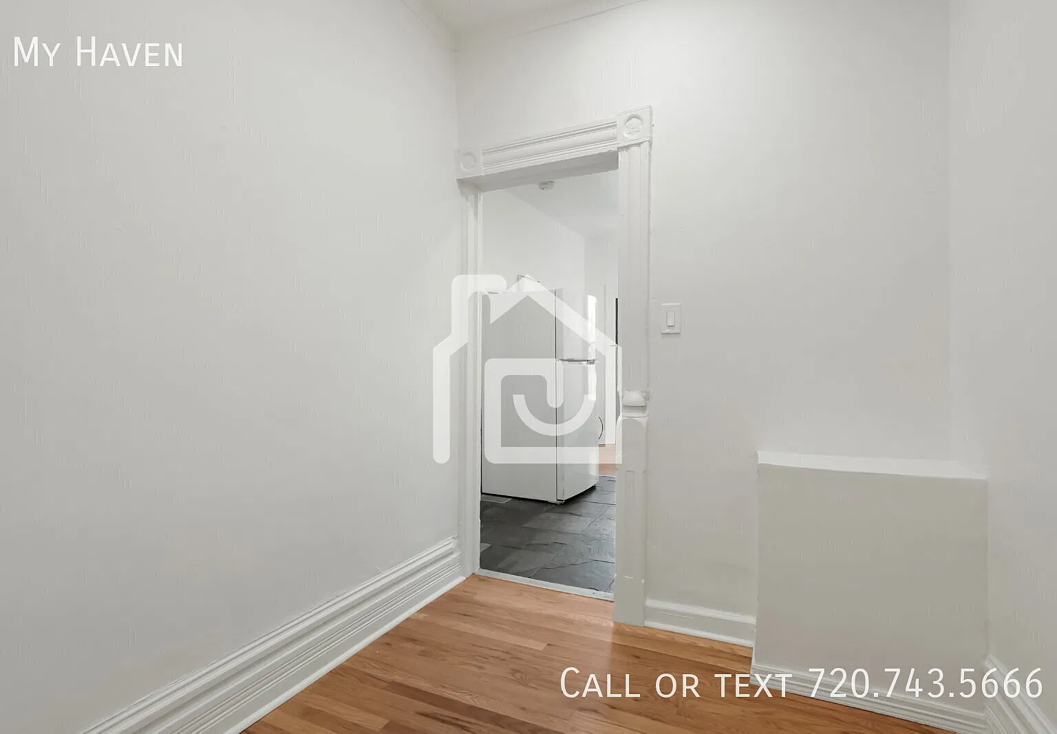 Charming 1-Bedroom Apartment with Balcony in Denver's Whittier Neighborhood — Photo 2