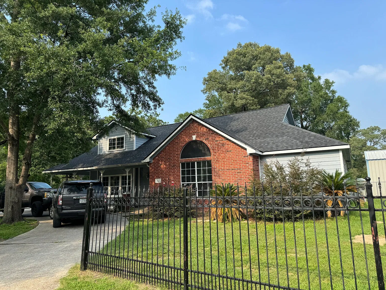 5 bed, 2.5 bath, 2584 sqft, $3,200 — Photo 4