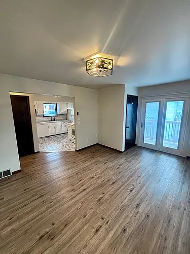 1033 Wilson Ave Photo 1