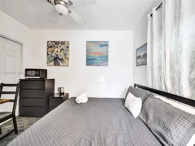 712 SW 7th Ter — Photo 2