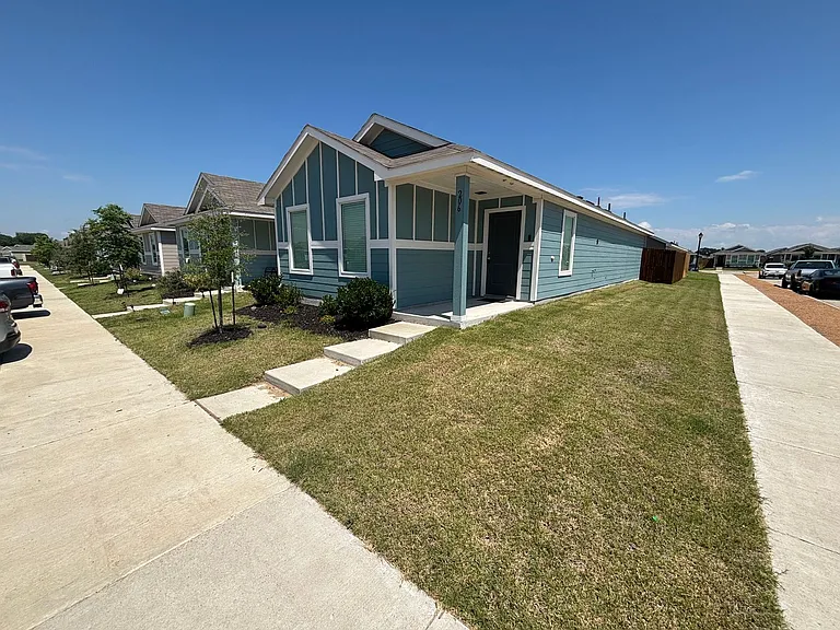 206 Sunflower St — Photo 3