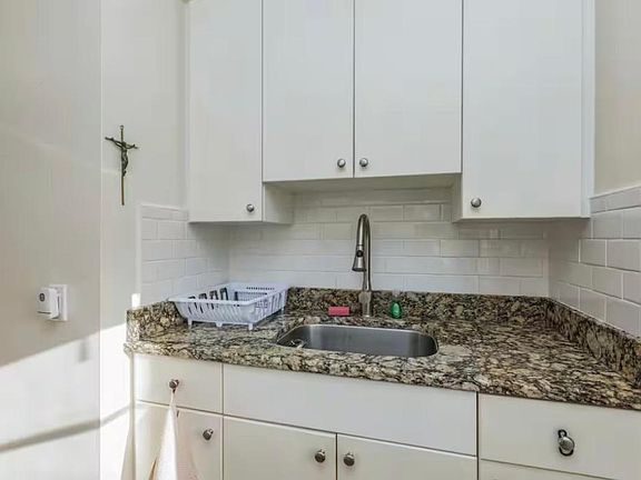 3rd image of 460 15th Ave N APT 4