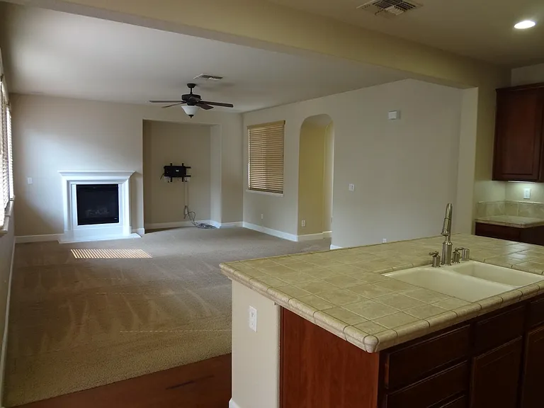 1123 Montague Ln — Photo 17